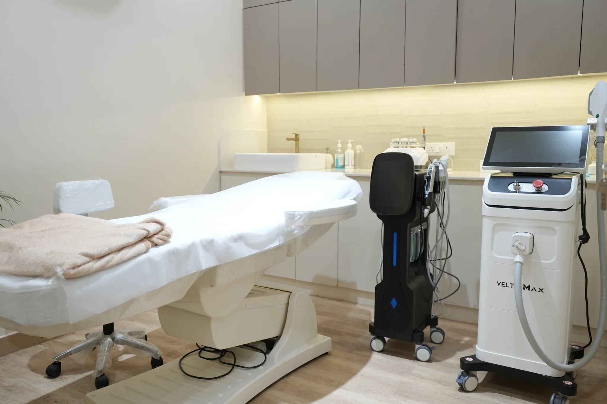 Advanced medical procedure and treatment room